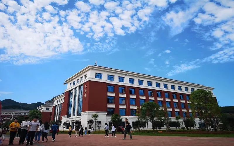 遵义医科大学医学与科技学院2025年成人高考招生简章 遵义医科大学医学与科技学院2025年成人高考招生简章
